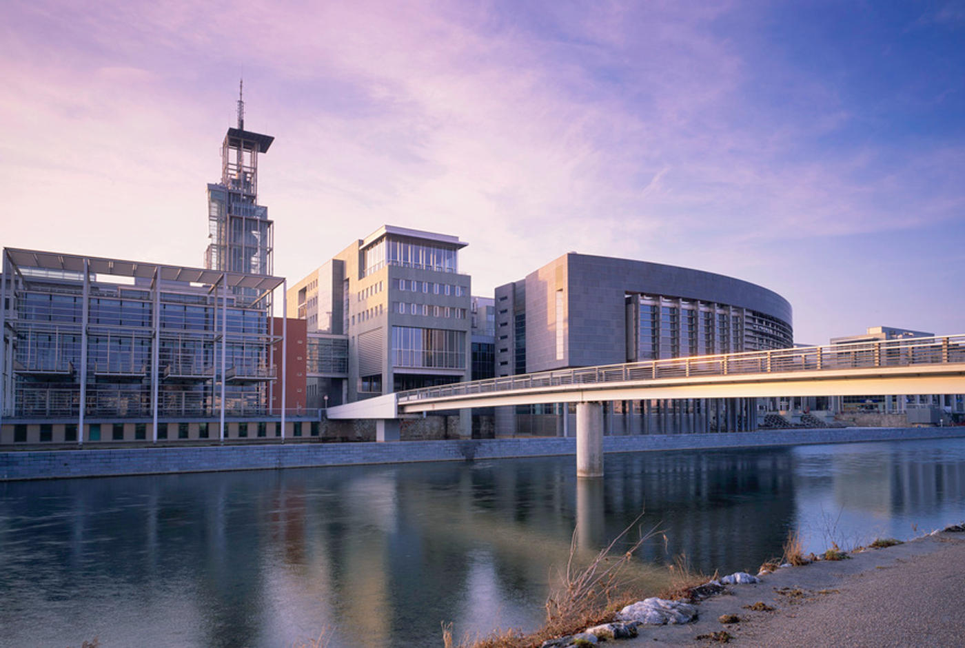 Kontraste zwischen Modernität und Geschichte