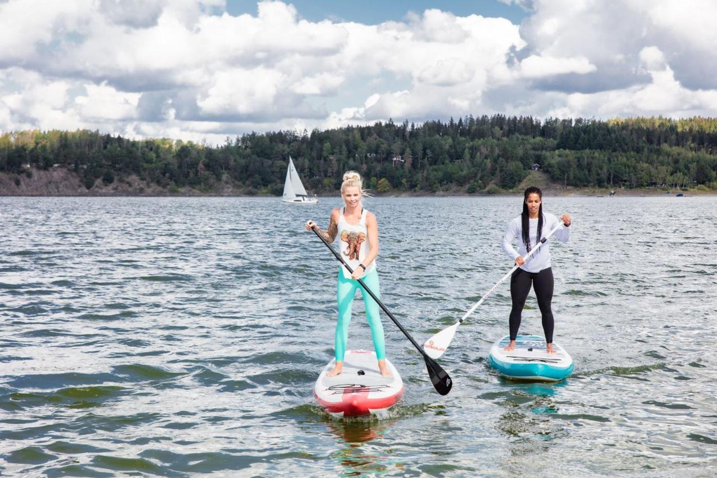 Paddelabenteuer auf glitzernden Wassern