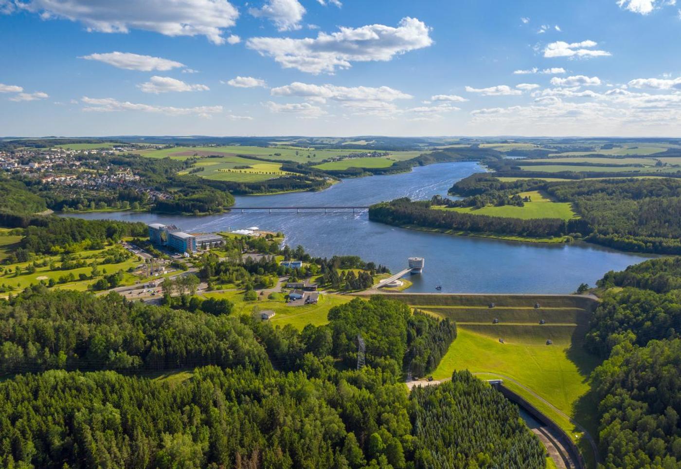 Abenteuer und Entspannung am malerischen See