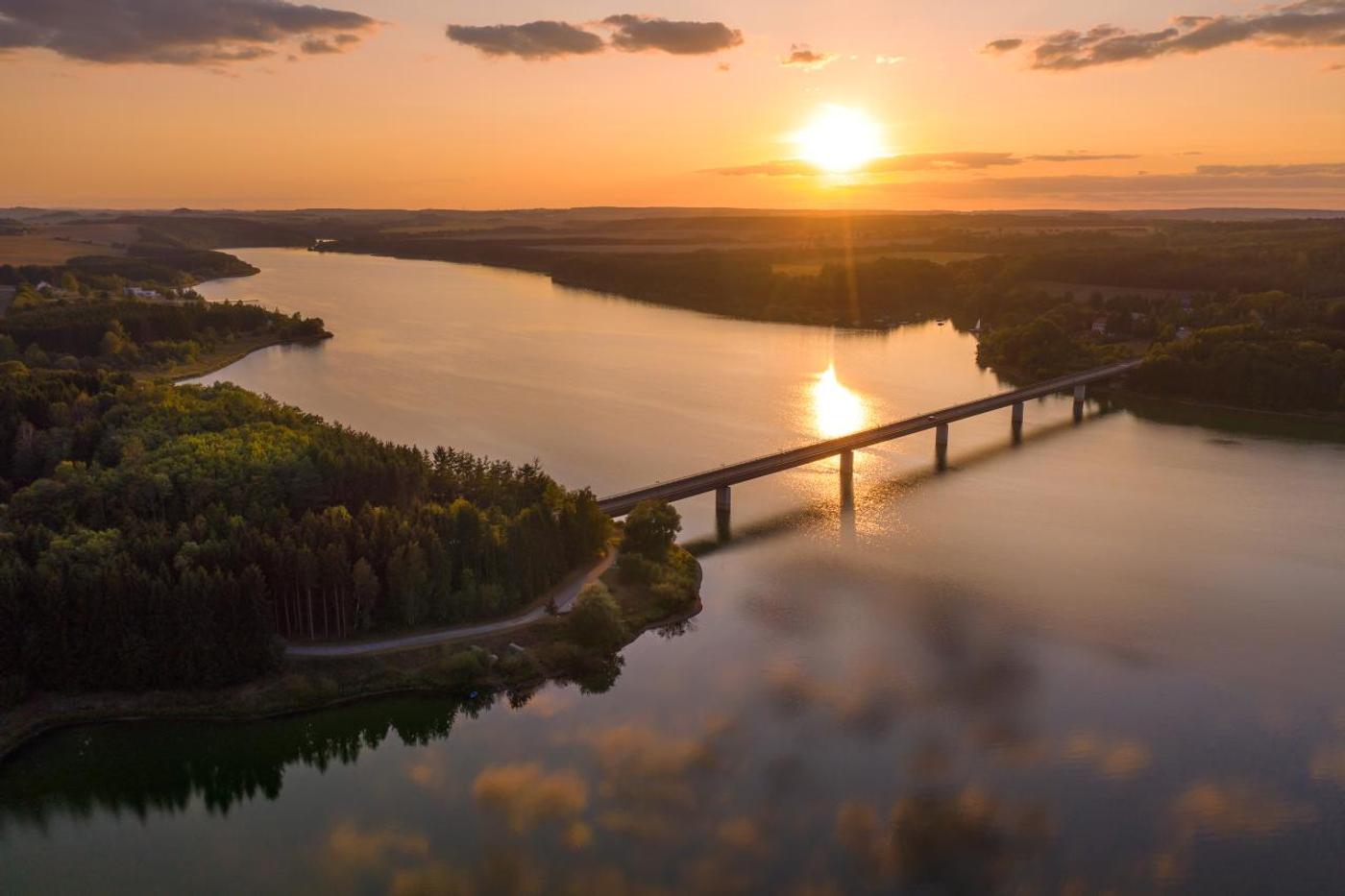 Abenteuer und Entspannung am malerischen See