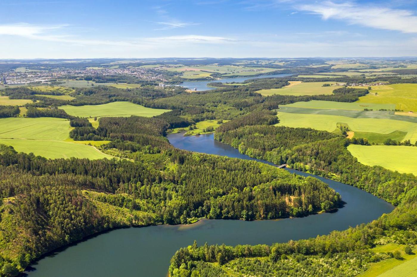 Abenteuer und Entspannung am malerischen See