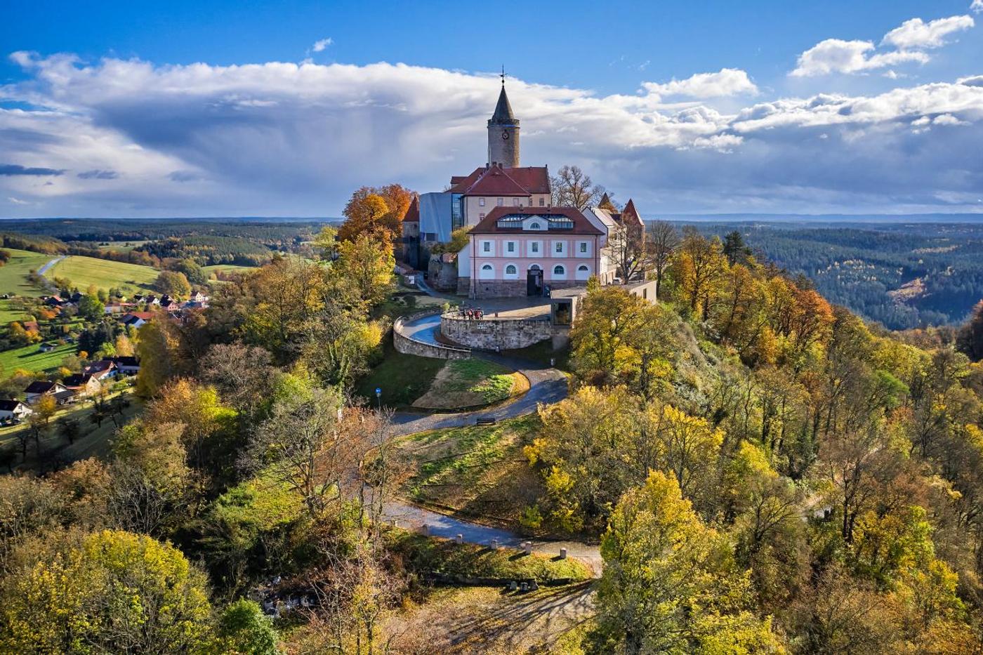 Faszinierende Welt hinter historischen Mauern