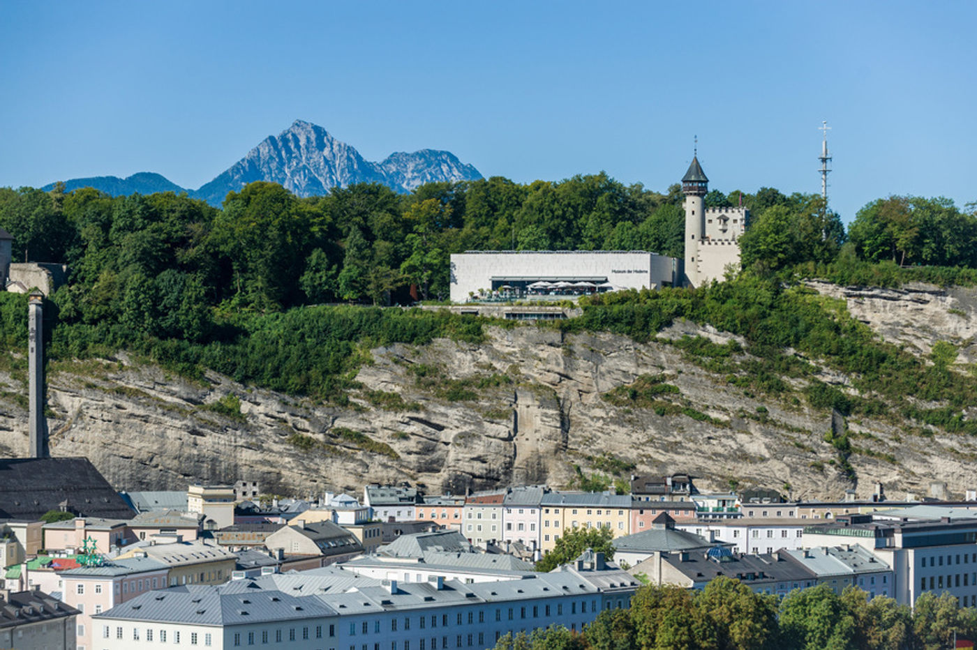 Moderne Kunst über den Dächern Salzburgs 