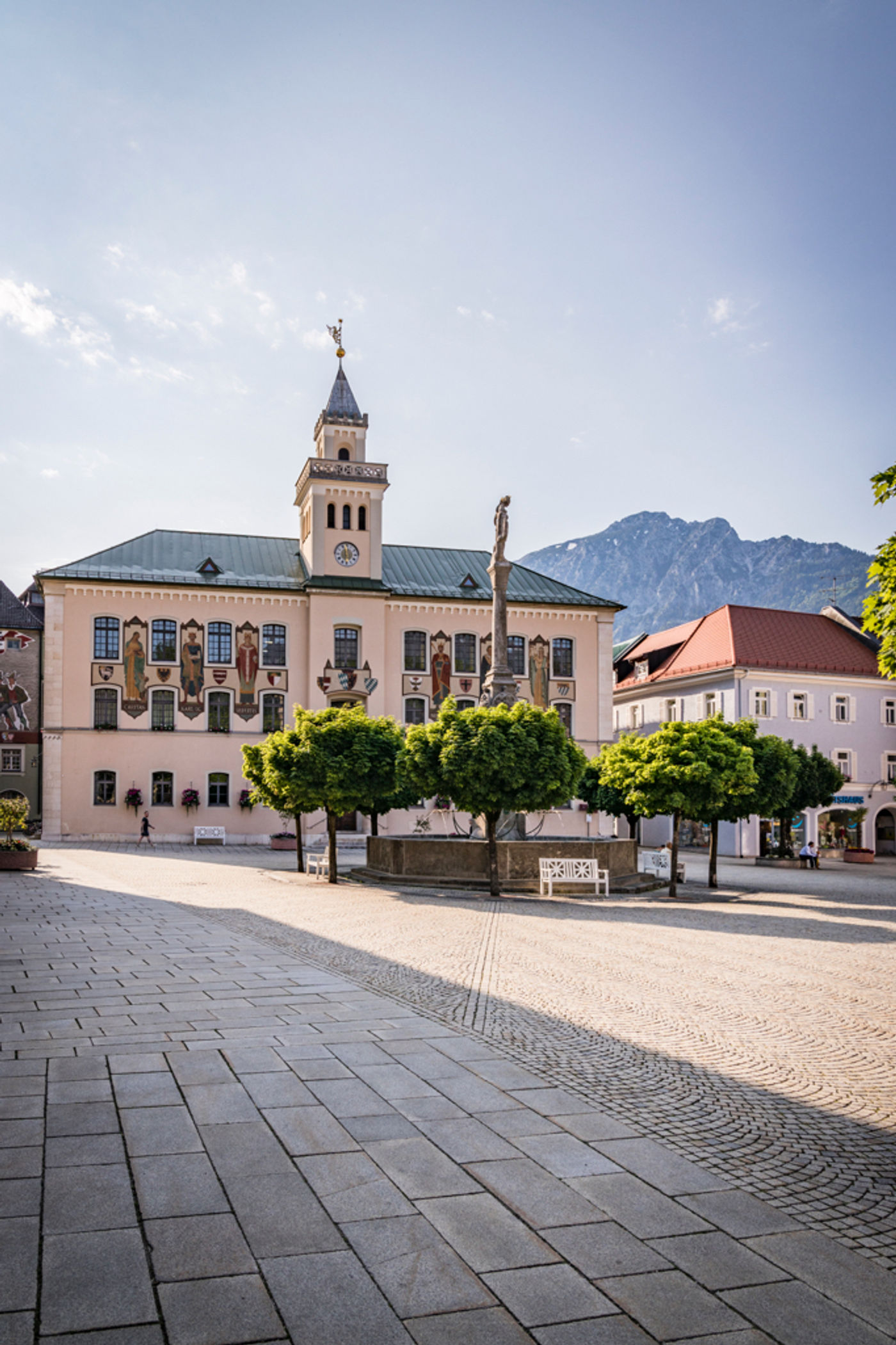 Der Rathausplatz - mit dem alten Rathaus aus dem Jahr 1849