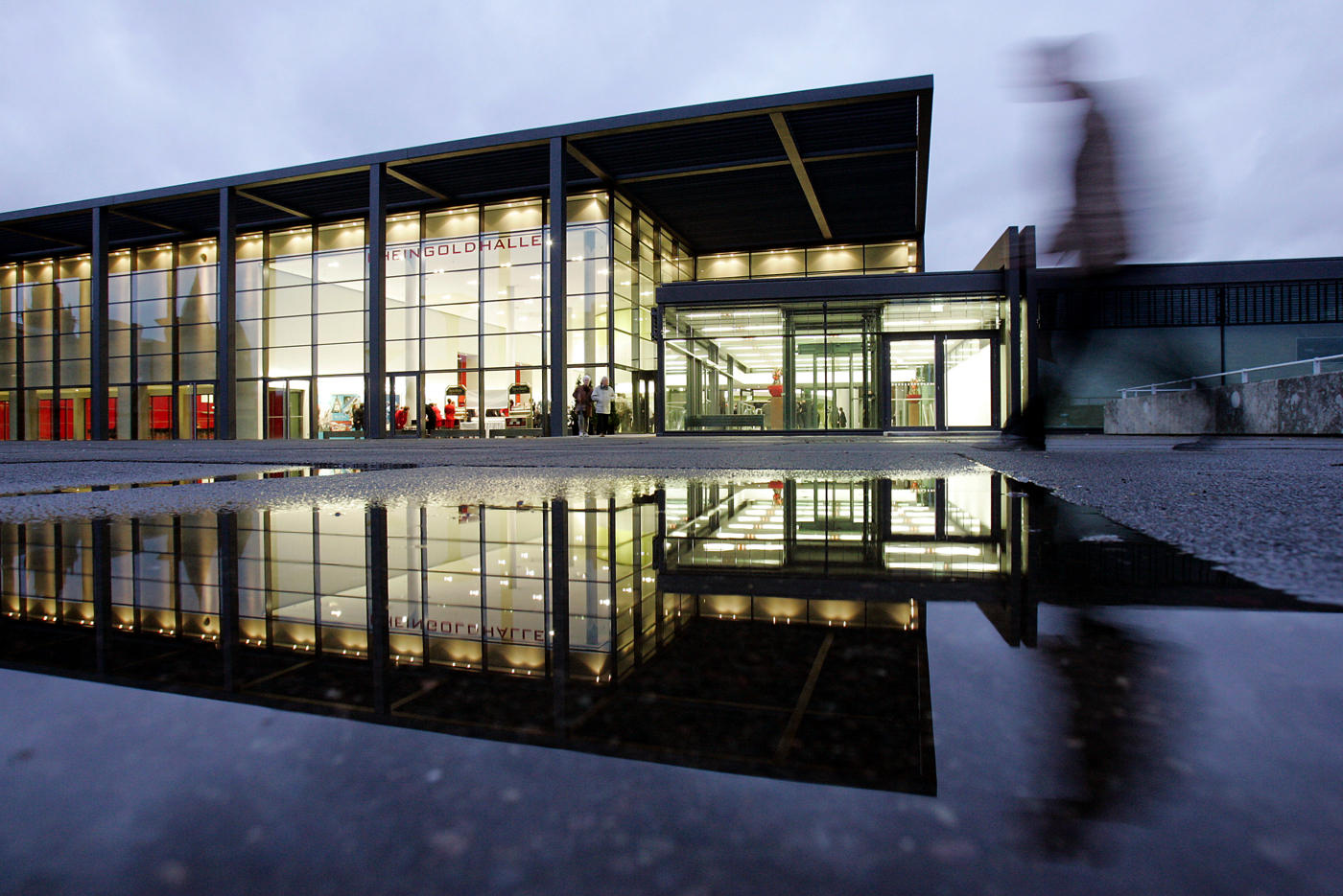 Modernes Eventparadies am Rhein