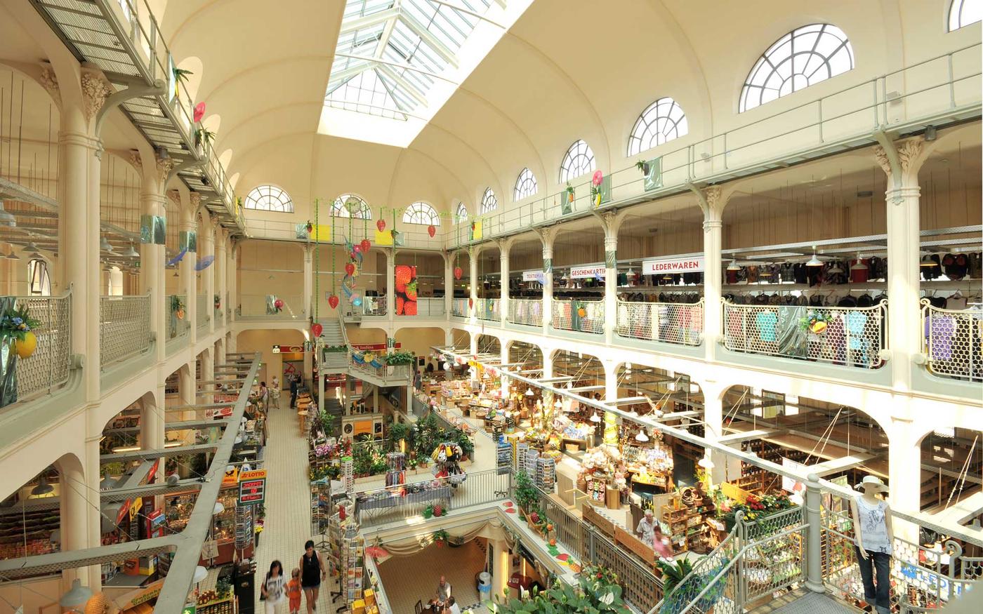 Kulinarische Vielfalt in historischer Umgebung