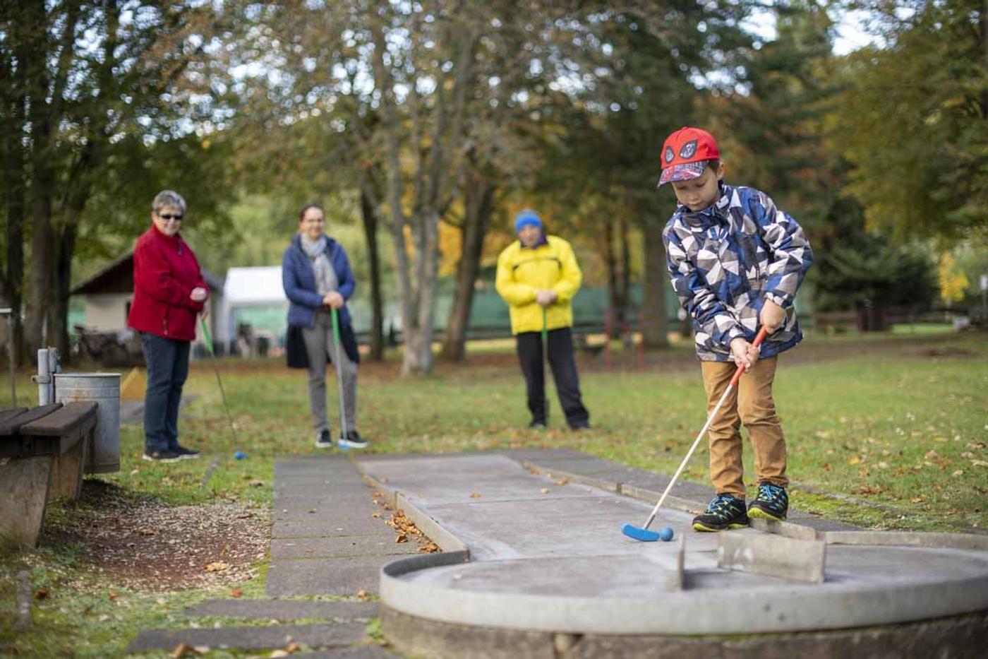 Minigolfspaß für die ganze Familie