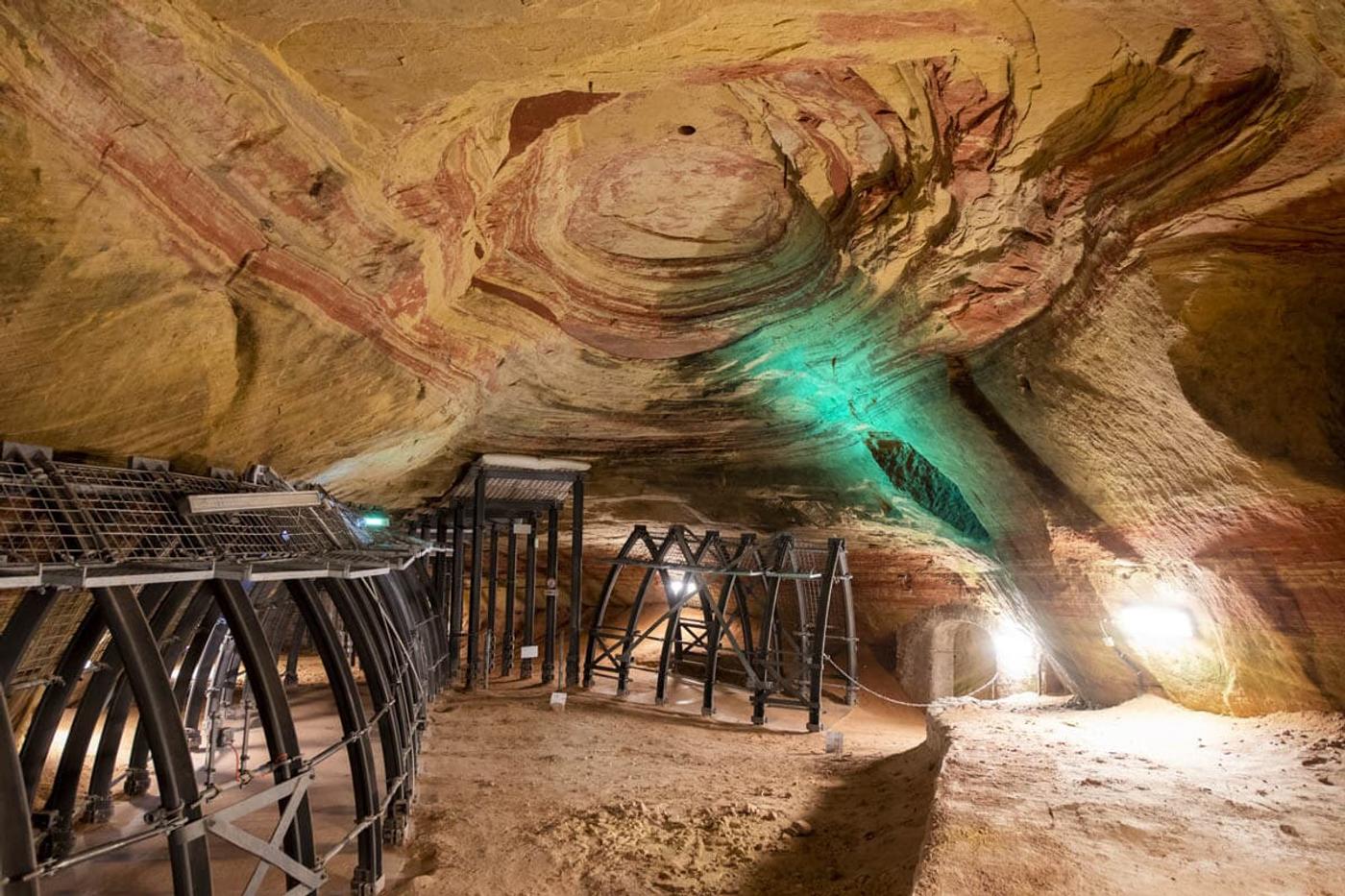 Geheimnisvolle Unterwelt Europas größter Buntsandsteinhöhlen