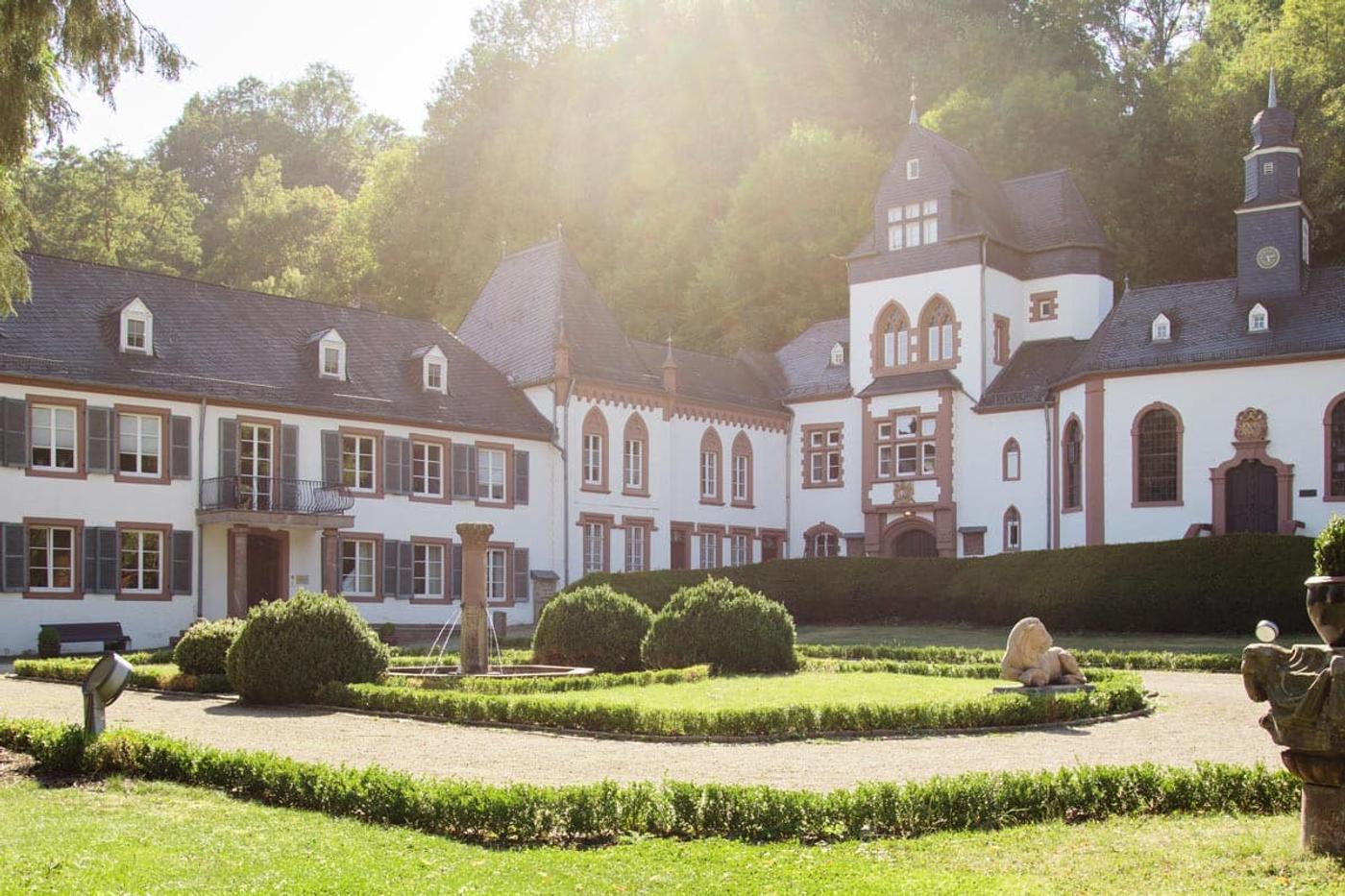  Historisches Schloss und bezaubernde Kunst erleben