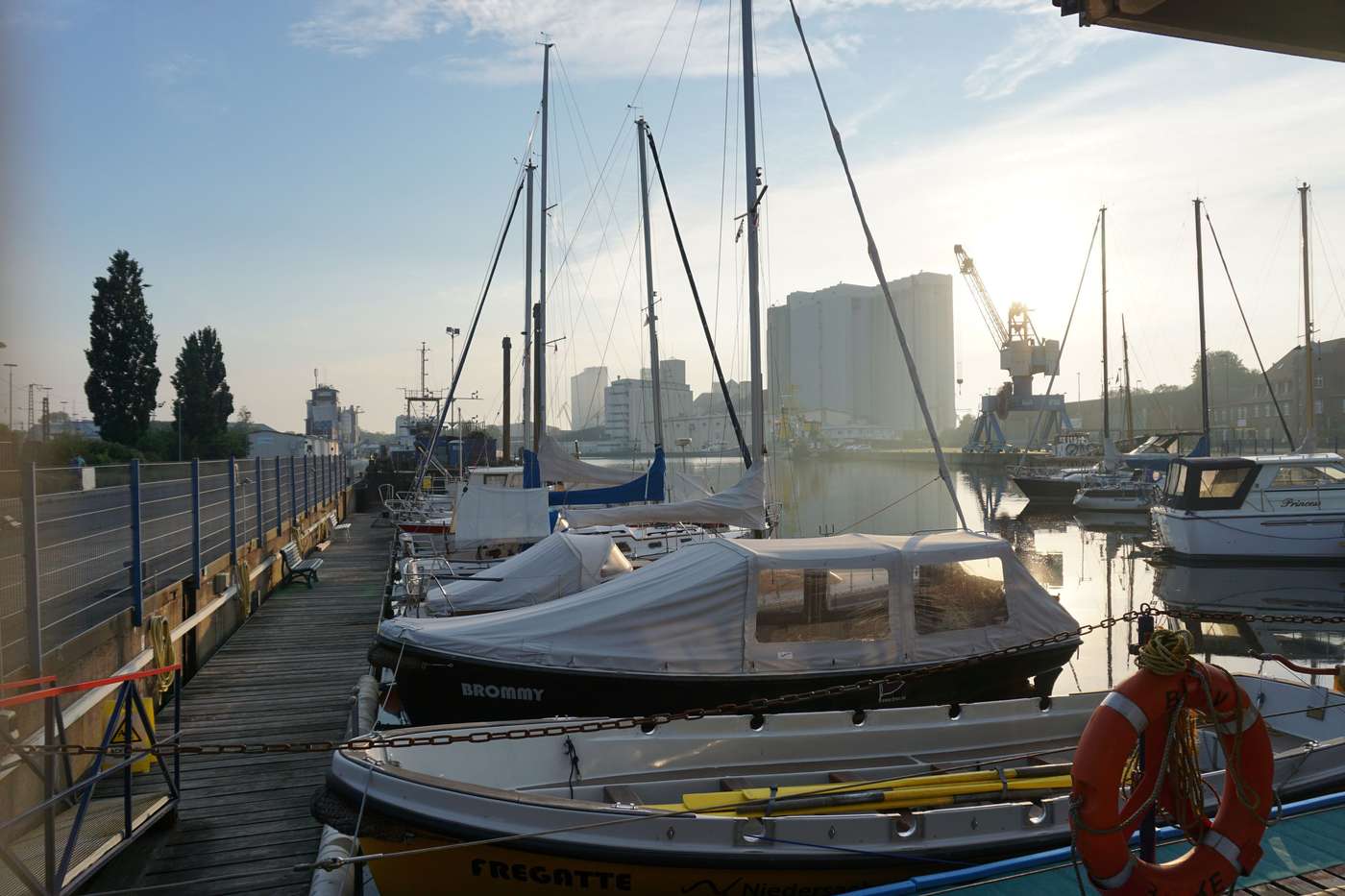 Maritimes Flair am Binnenhafen Brake