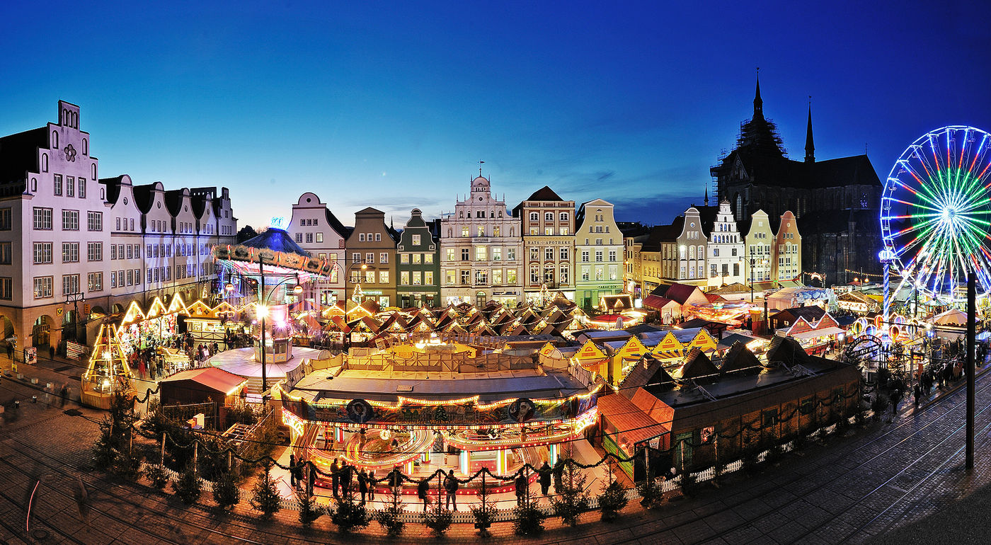 Weihnachtliche Vielfalt am Neuen Markt