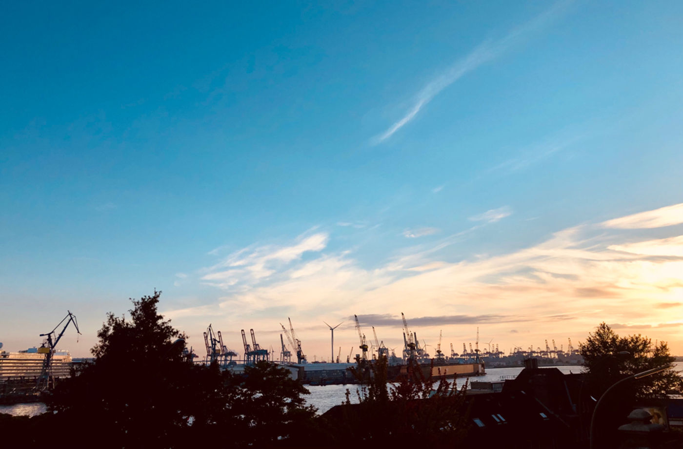 Sonnenuntergang am Hafen 