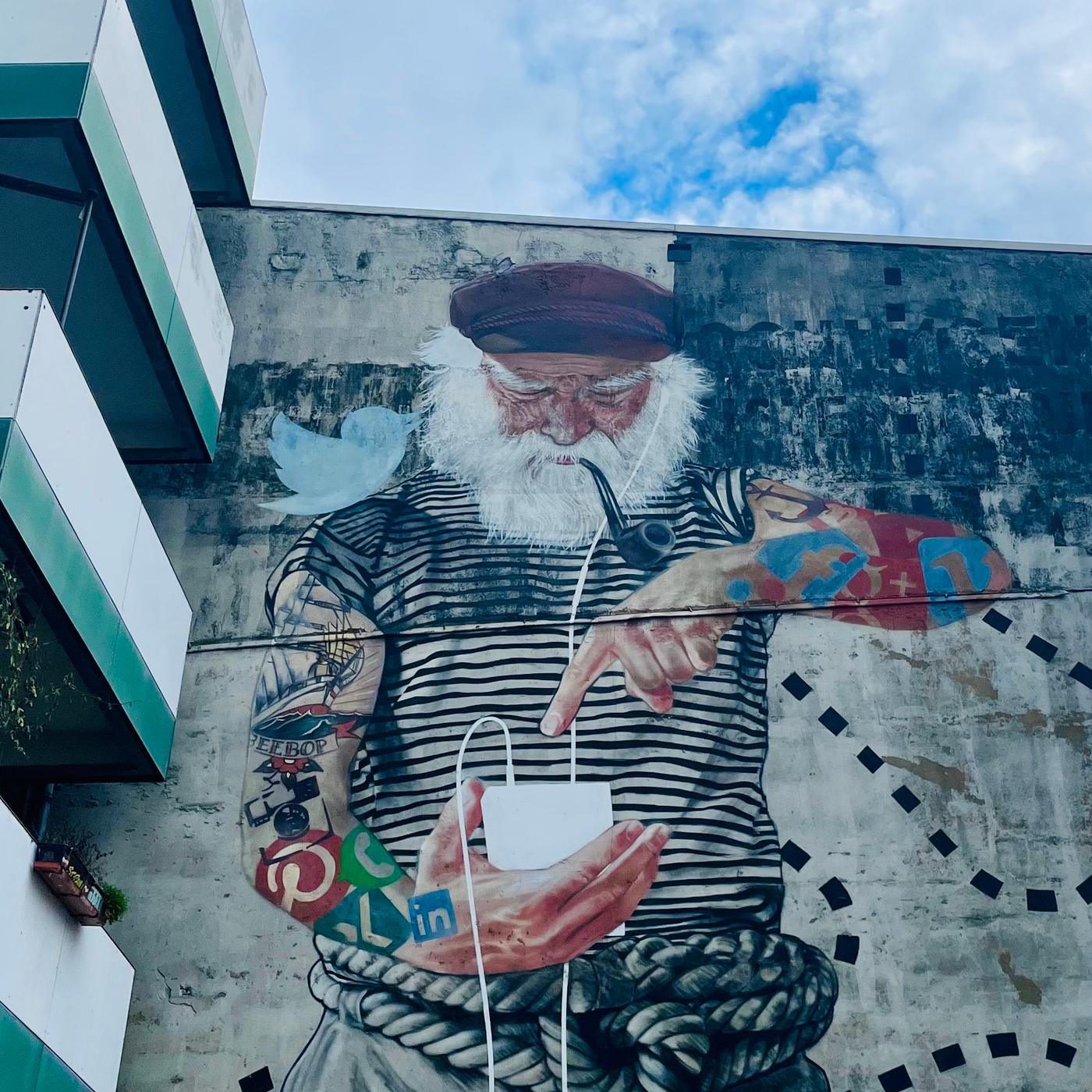 Hinterhof Kunst. Einfach mal vom Hauptweg abwenden und um die Ecke luschern. 