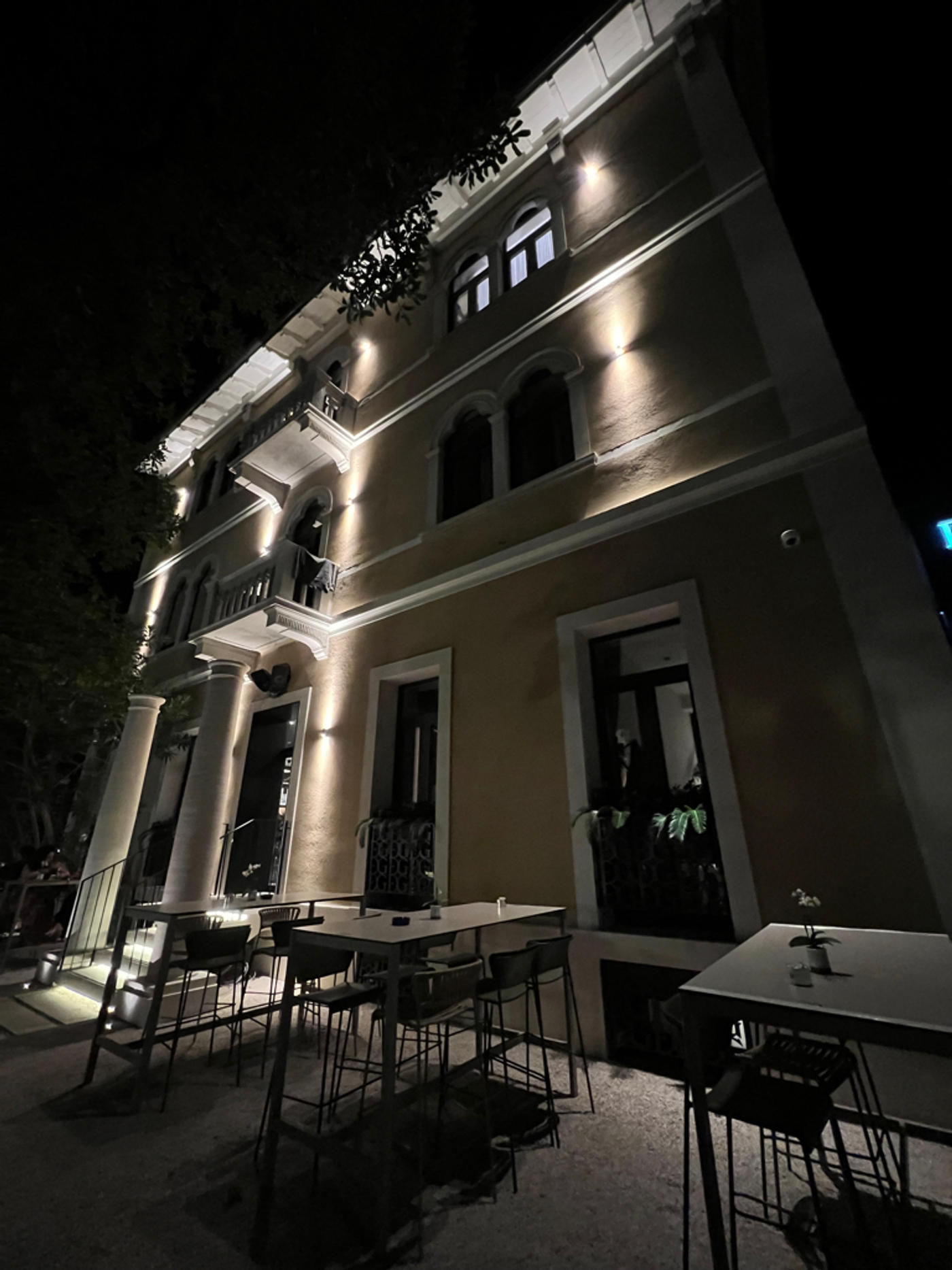 Spitzen Hotel mit leckeren Snacks und lokalen Craft Beer 🍺