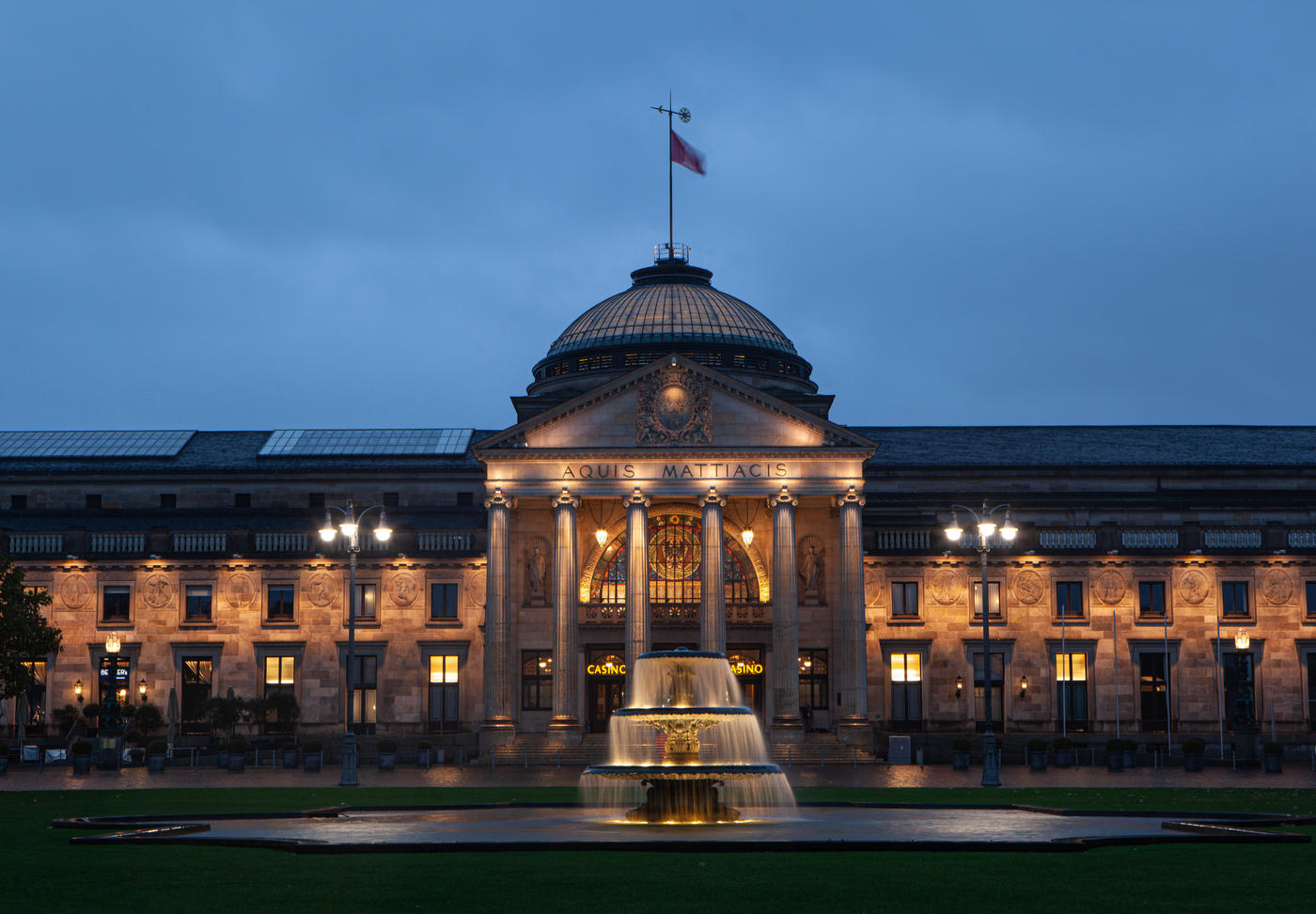 Spannung und Glück in historischem Kurhaus