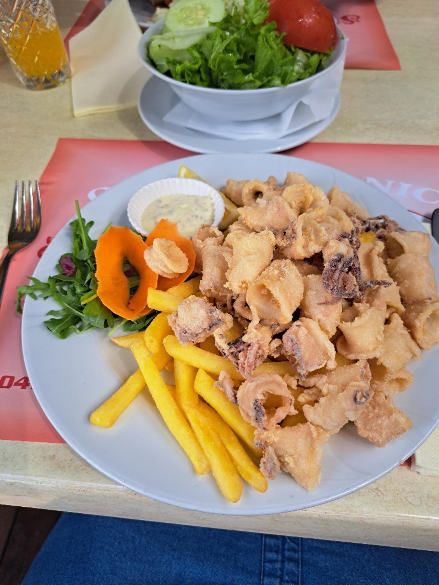 Essen in unmittelbarer Nähe von der Hafenpromenade