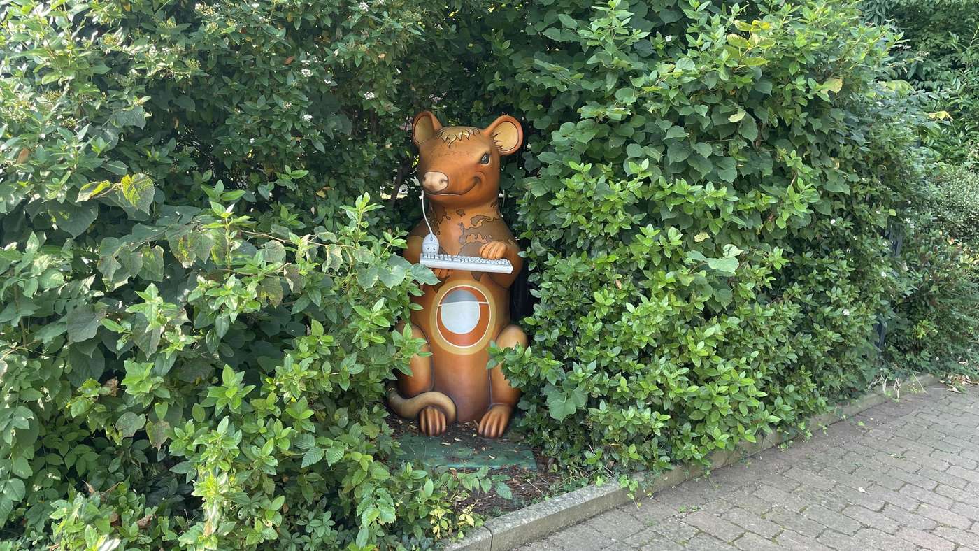 Rattenskulptur "Net Rat"