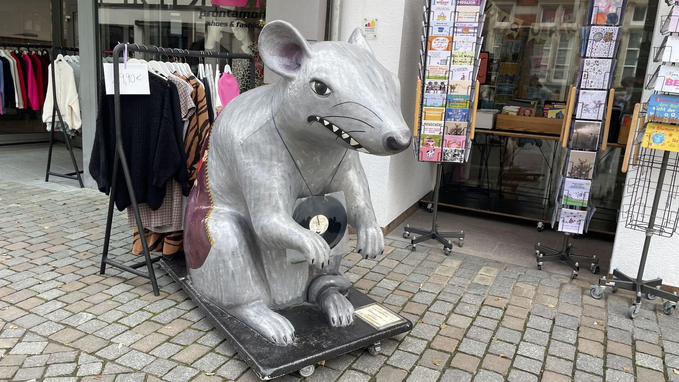 Rattenskulptur "Kinder Ratte"