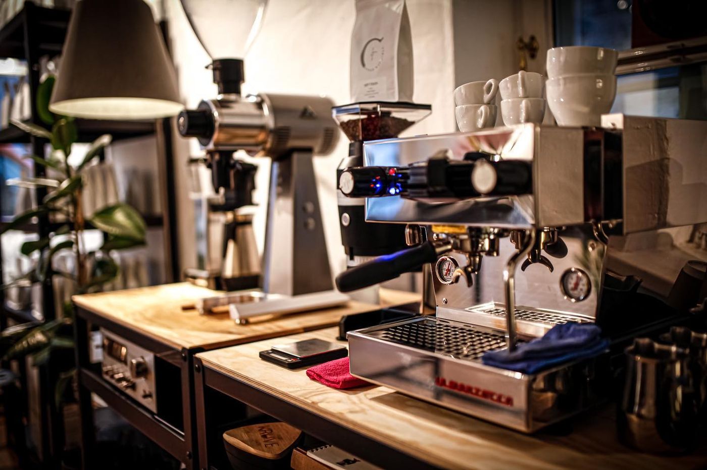 Meisterhafte Kaffeekreationen und Barista-Kurse