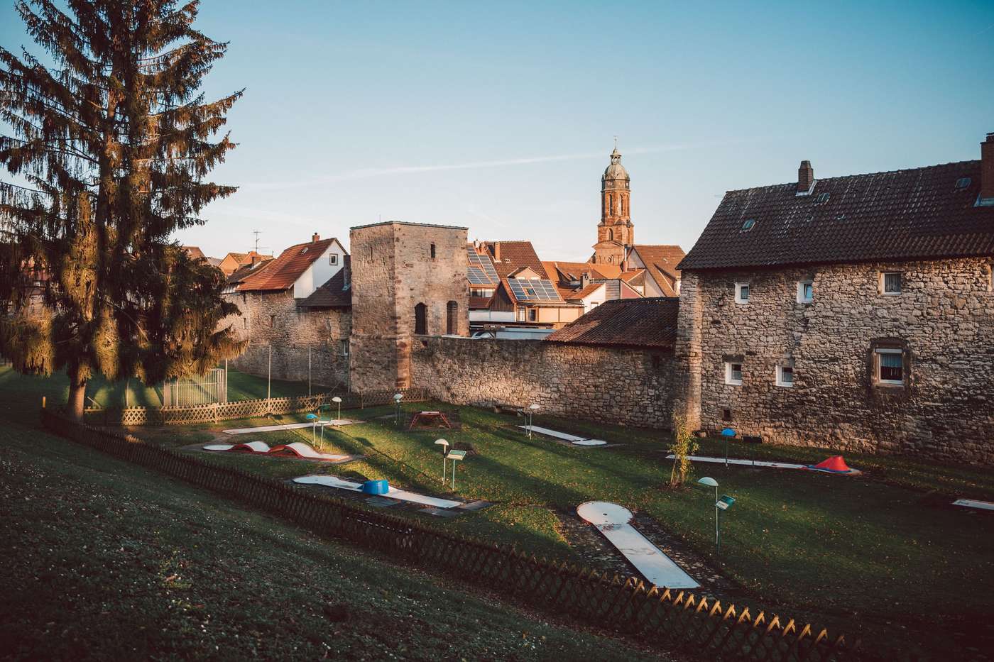 Minigolfspaß im Grünen